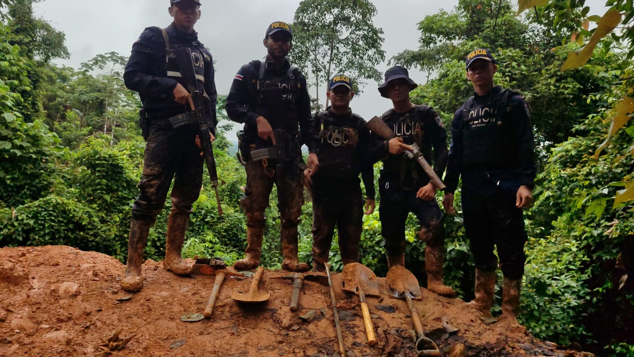 Un elefante de oro misterioso: entre los mineros de Nicaragua y las exportaciones de Costa Rica